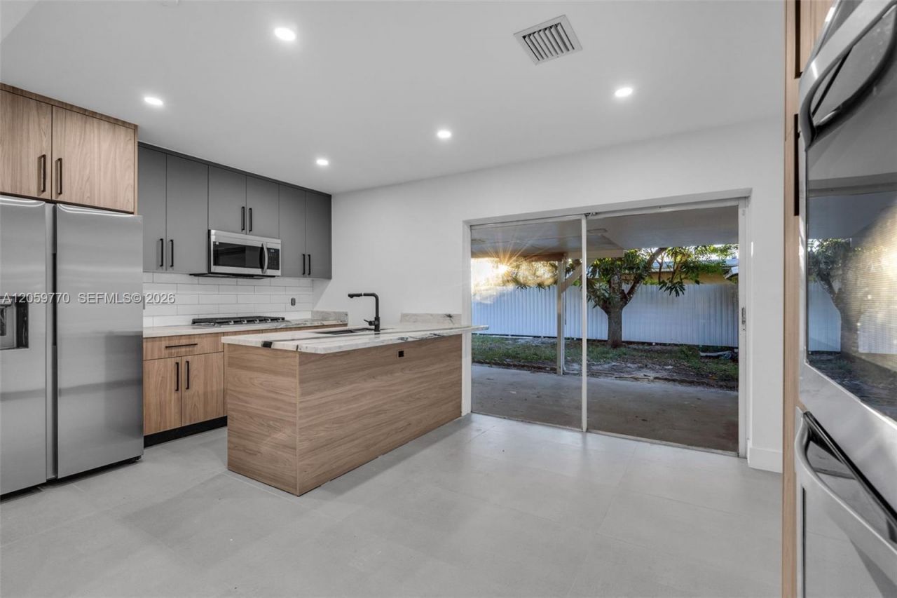 730 NW 77th Way , Pembroke Pines, FL 33024 Photo