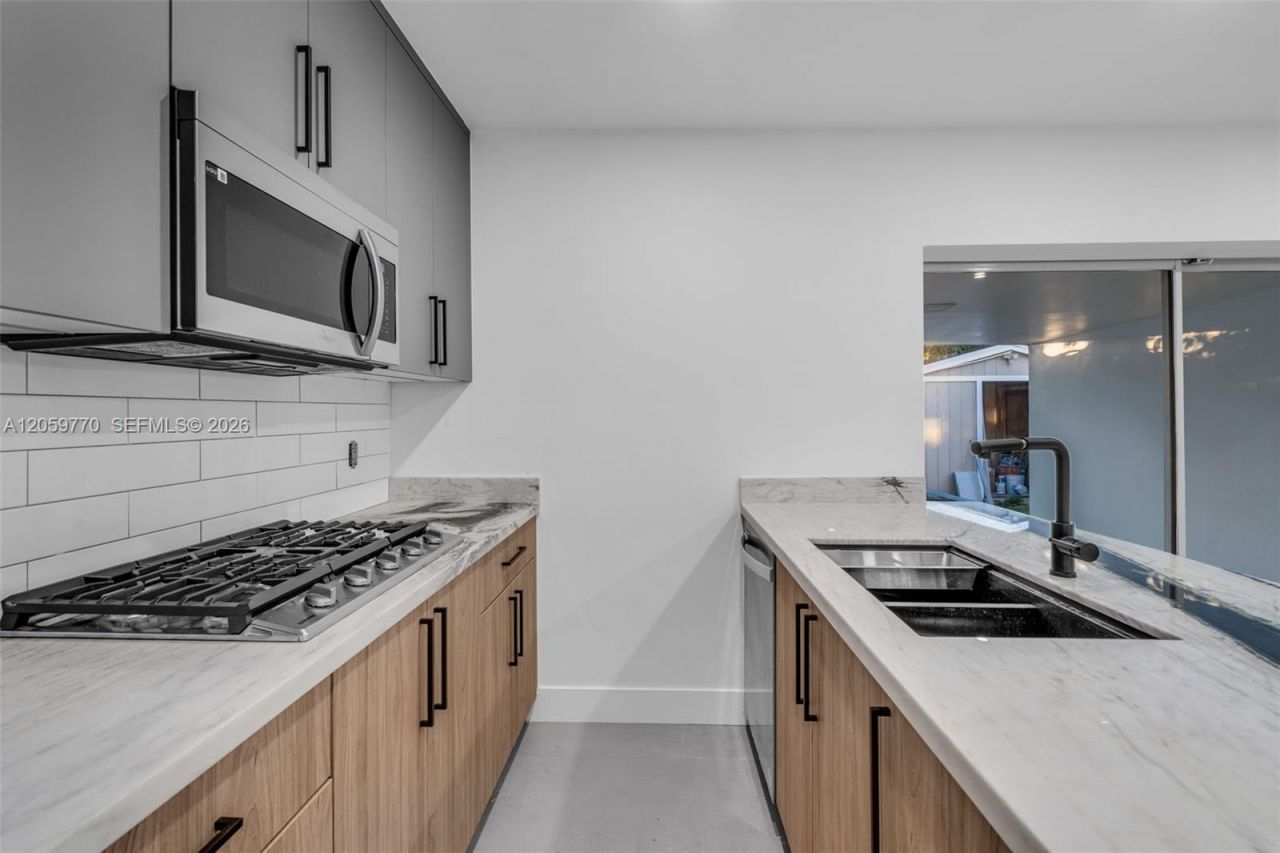 730 NW 77th Way , Pembroke Pines, FL 33024 Photo