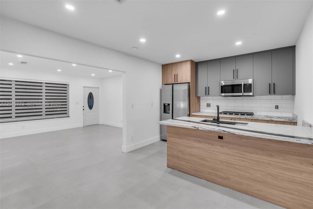 730 NW 77th Way , Pembroke Pines, FL 33024 Photo