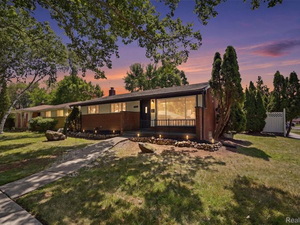 13741 Pearson Street, Oak Park, Mi 48237