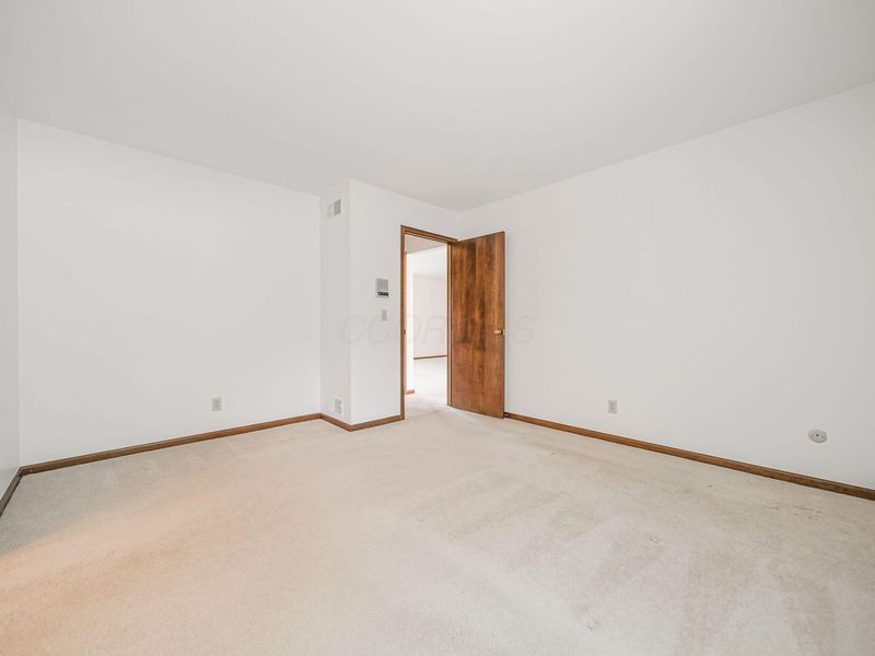 4231 Chaucer Lane, Columbus, OH 43220 Photo 37