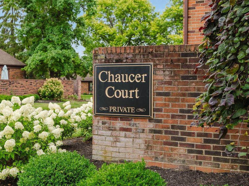 4231 Chaucer Lane, Columbus, OH 43220 Photo 5