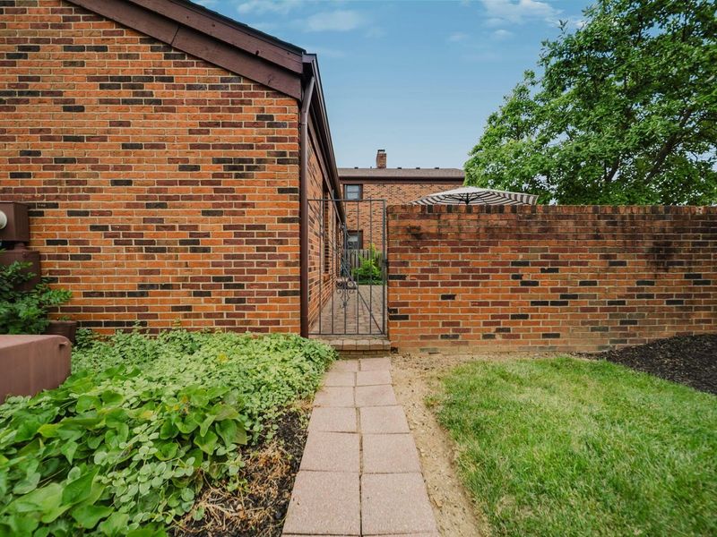 4231 Chaucer Lane, Columbus, OH 43220 Photo 51