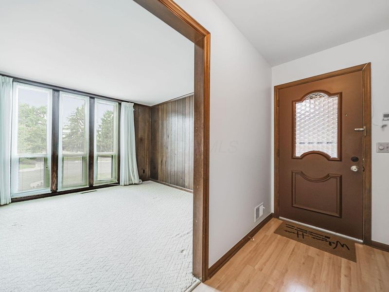 4231 Chaucer Lane, Columbus, OH 43220 Photo 7