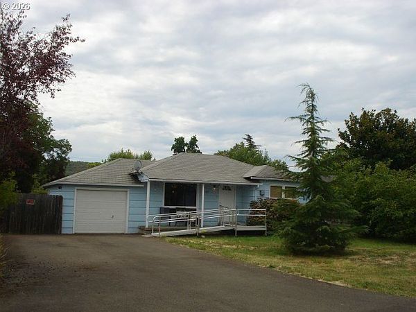2299 CASTLE AVE, Roseburg, OR 97471