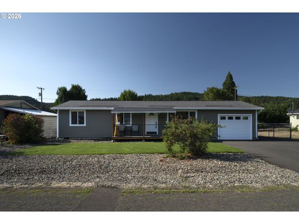 471 GLEN AVE, Sutherlin, OR 97479