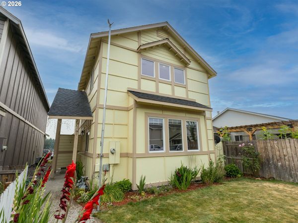 374 NW 25TH ST, Redmond, OR 97756