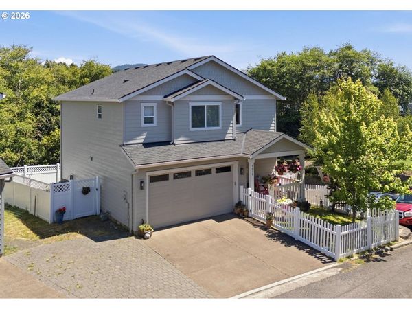 4678 NE Windward PL, Lincoln City, OR 97367