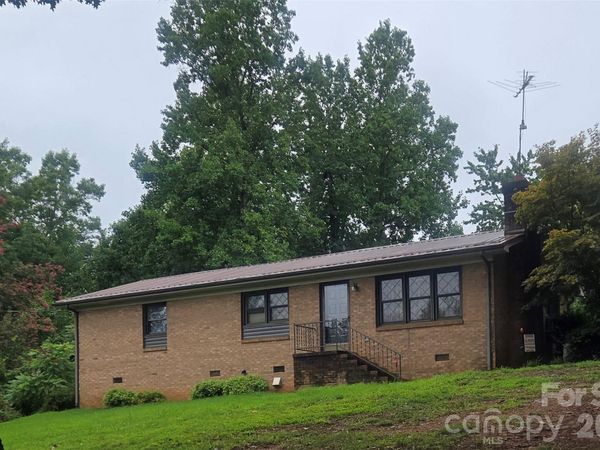 2734 Orchard Street , Newton, NC 28658