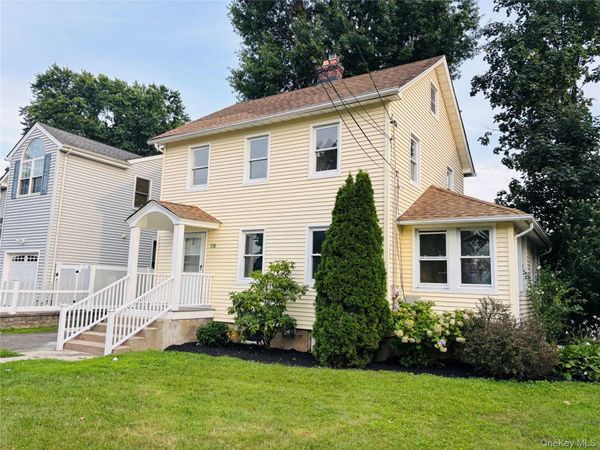 29 Roosevelt Street, Glen Cove, NY 11542
