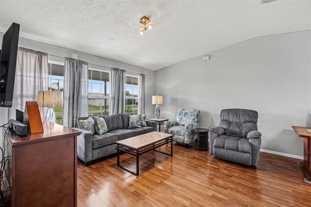 316 SW 19th Ter, Cape Coral, FL 33991 Photo