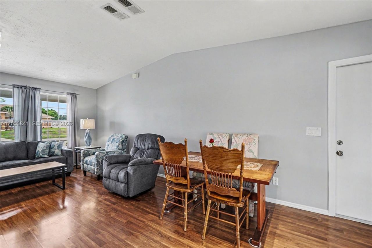 316 SW 19th Ter, Cape Coral, FL 33991 Photo