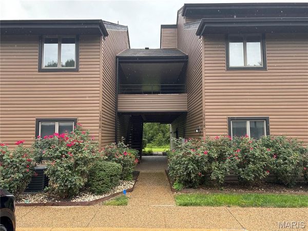13818 Amiot Drive, Unit B, Maryland Heights, MO 63146