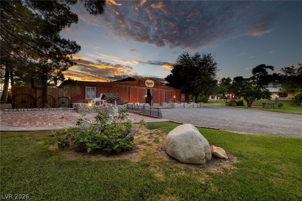 8213 Rancho Destino Road , Las Vegas, NV 89123