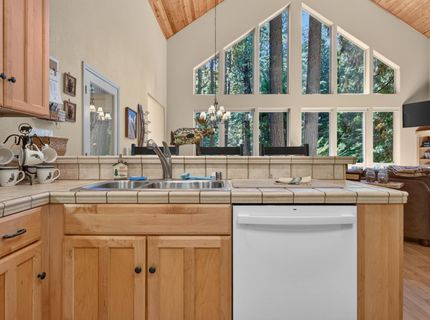 650 Pine Canyon Road, Lake Almanor, CA 96137 Photo
