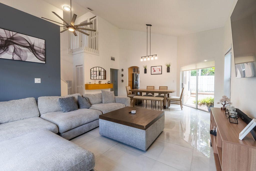 1284 NW 125th Terrace, Sunrise, FL 33323 Photo