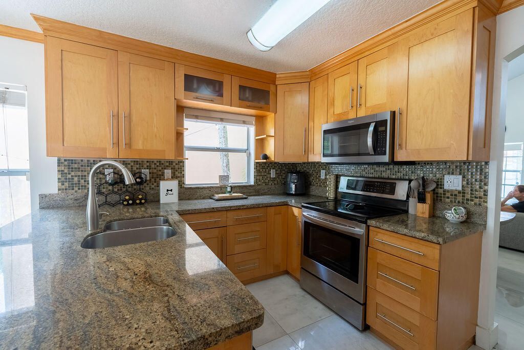 1284 NW 125th Terrace, Sunrise, FL 33323 Photo