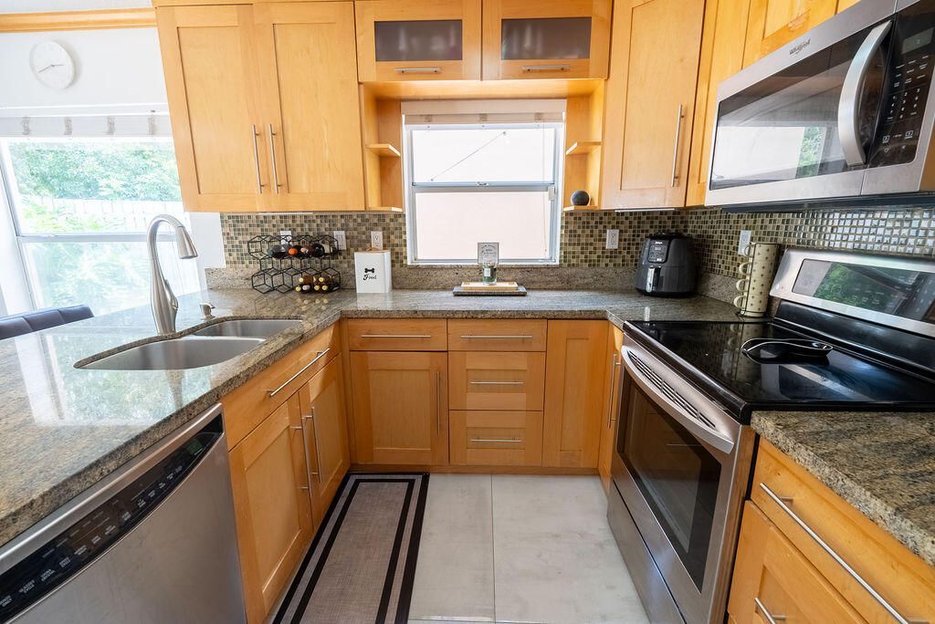 1284 NW 125th Terrace, Sunrise, FL 33323 Photo