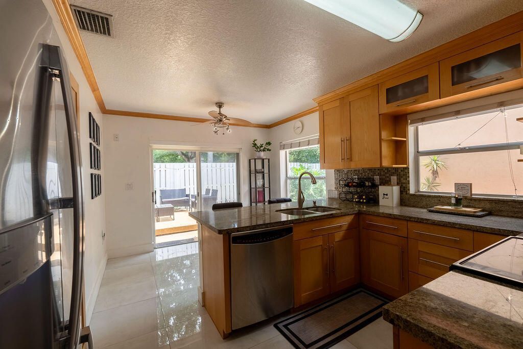 1284 NW 125th Terrace, Sunrise, FL 33323 Photo