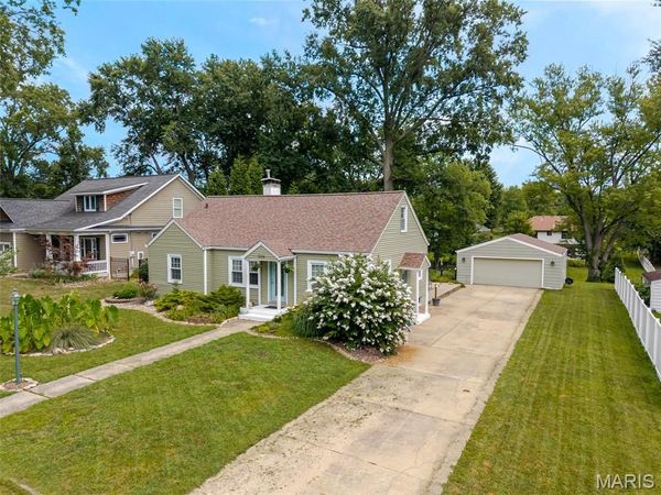226 Circle Drive, Edwardsville, IL 62025