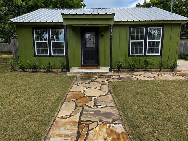 254 W Frey Street , Stephenville, TX 76401