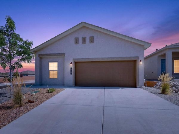 10604 Valedon Lane SW, Albuquerque, NM 87121