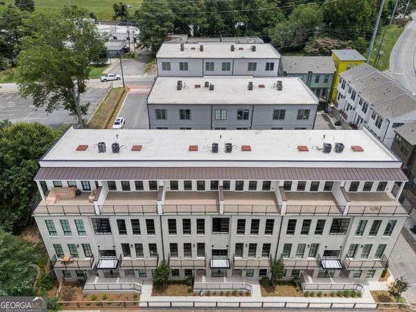 990 Bibbs Circle, Unit 34, Atlanta, GA 30318