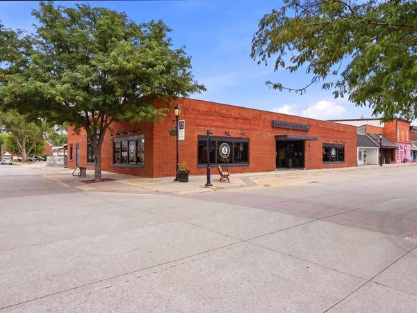 405 B Ave, Kalona, IA 52247
