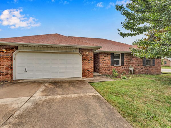 712 S Pinewood Lane , Nixa, MO 65714