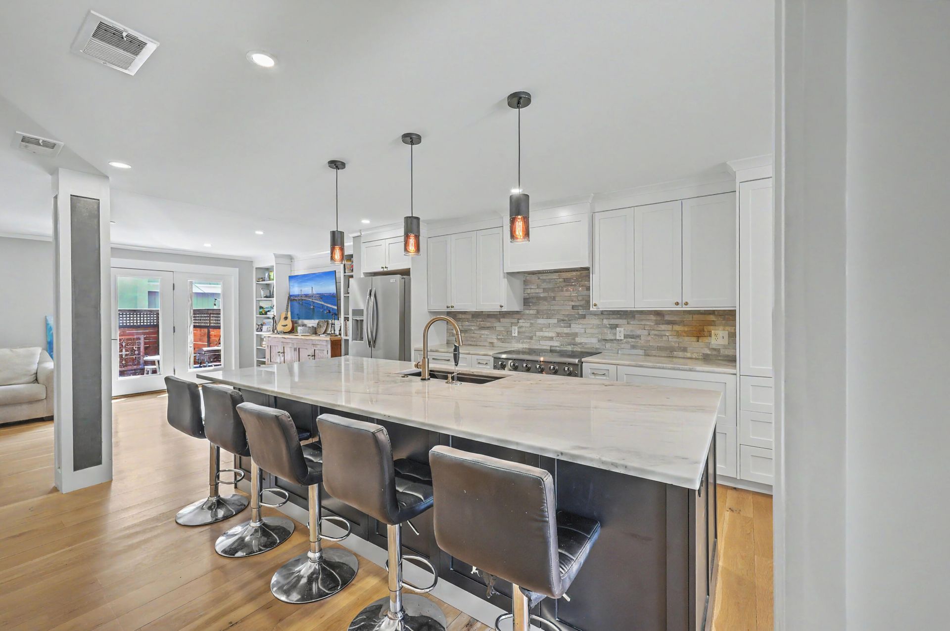 952 Myrtle Court Photo 4