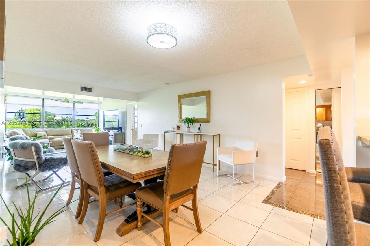 1508 S Whitehall , Unit 206, Davie, FL 33324 Photo