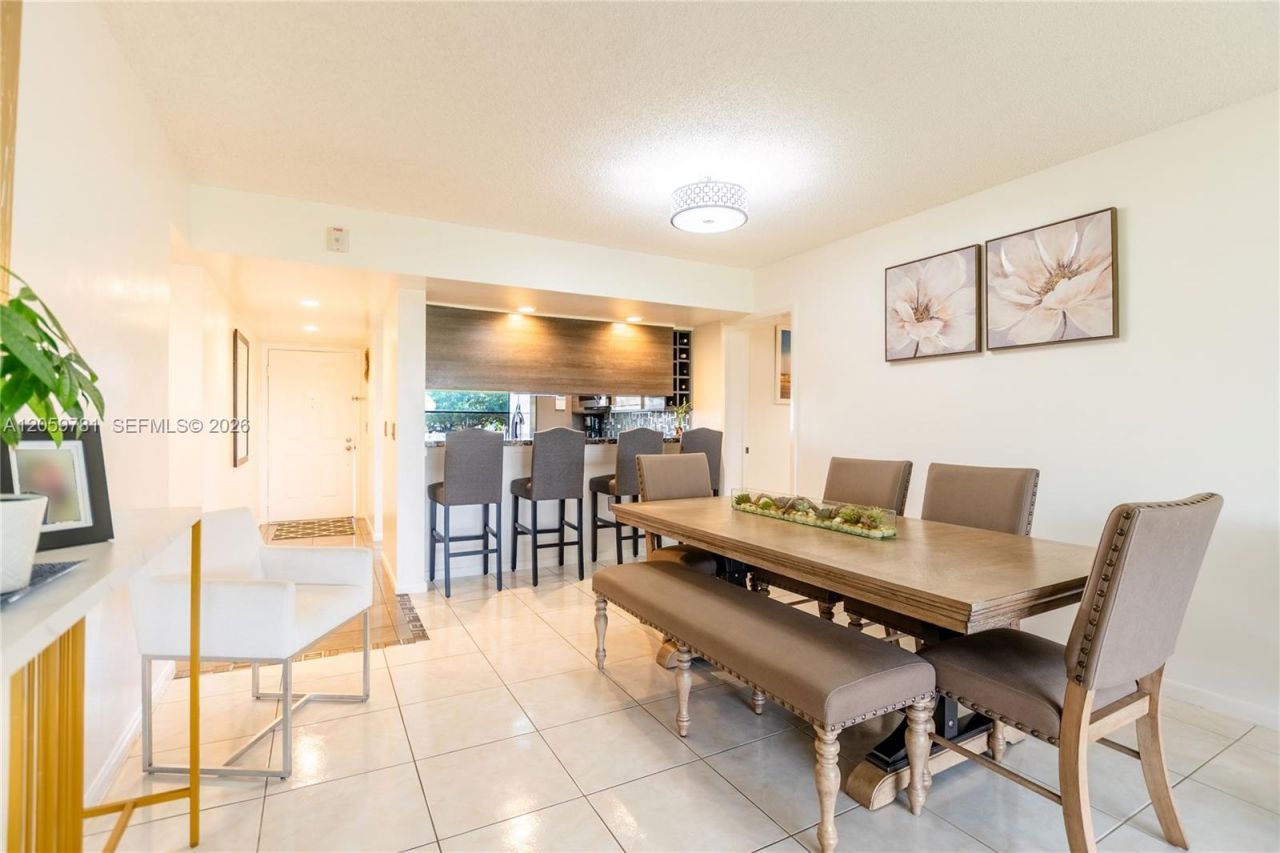 1508 S Whitehall , Unit 206, Davie, FL 33324 Photo