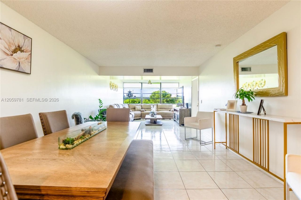 1508 S Whitehall , Unit 206, Davie, FL 33324 Photo