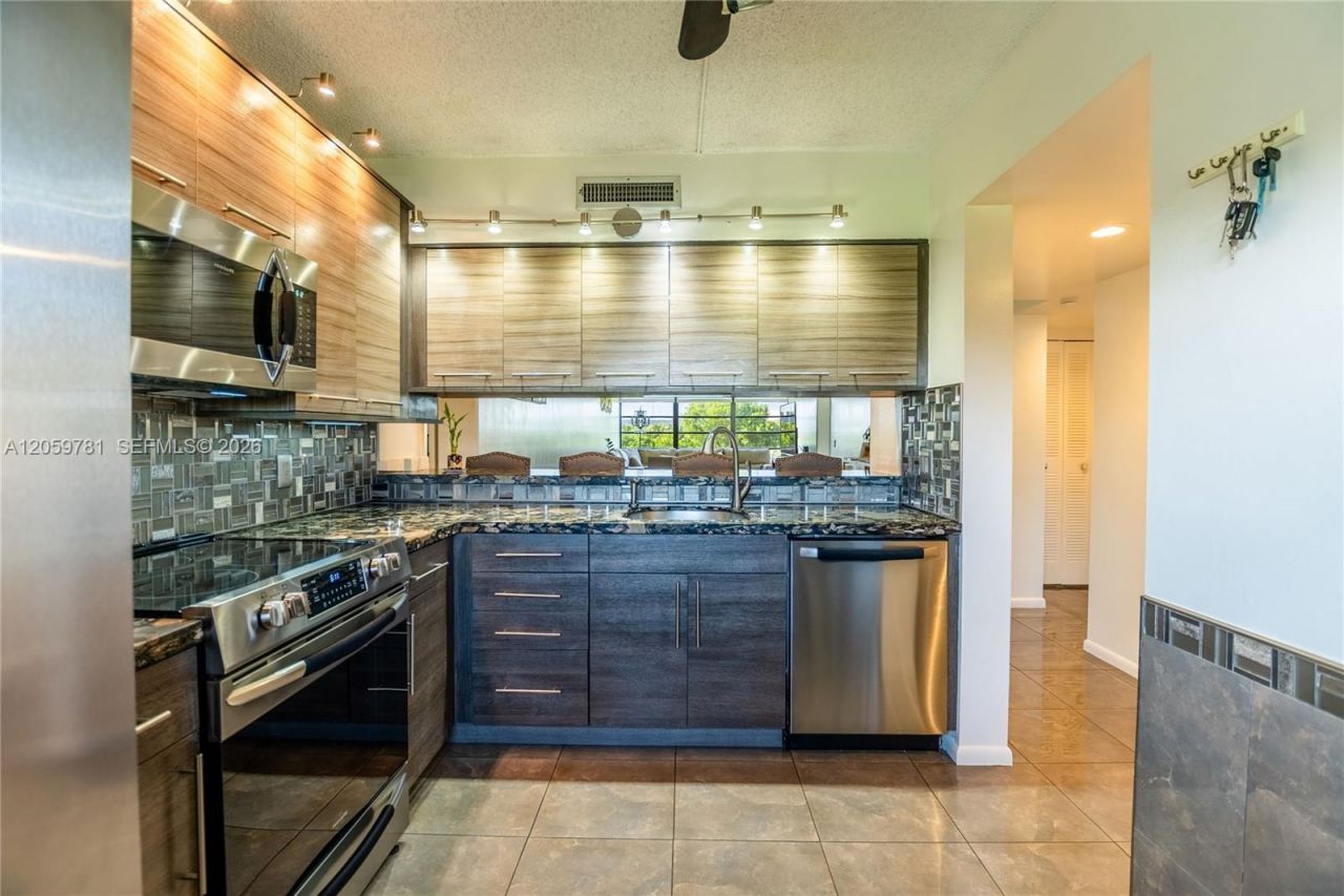 1508 S Whitehall , Unit 206, Davie, FL 33324 Photo
