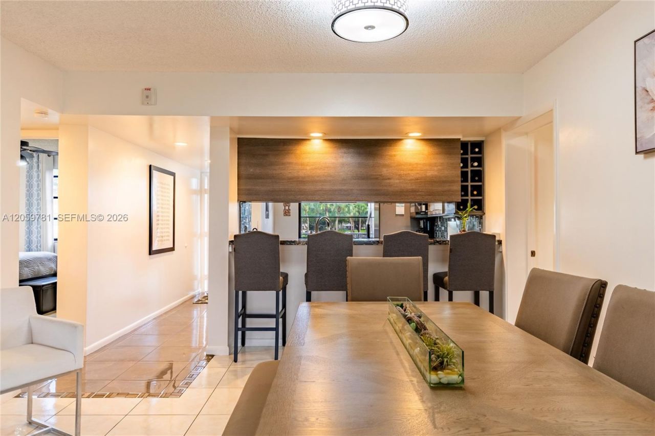 1508 S Whitehall , Unit 206, Davie, FL 33324 Photo
