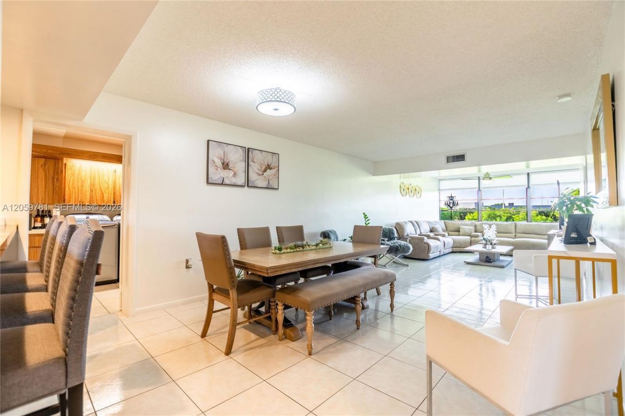 1508 S Whitehall , Unit 206, Davie, FL 33324 Photo