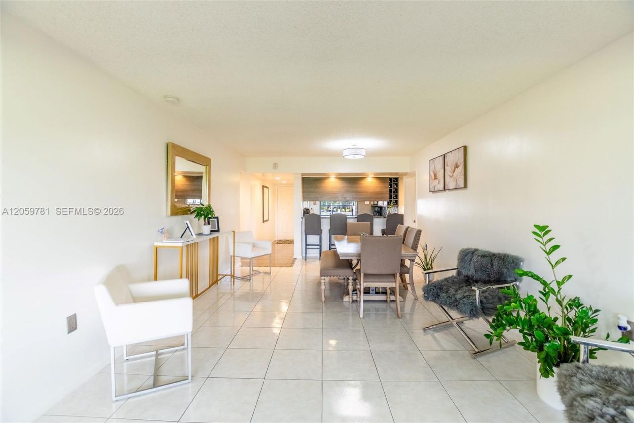 1508 S Whitehall , Unit 206, Davie, FL 33324 Photo