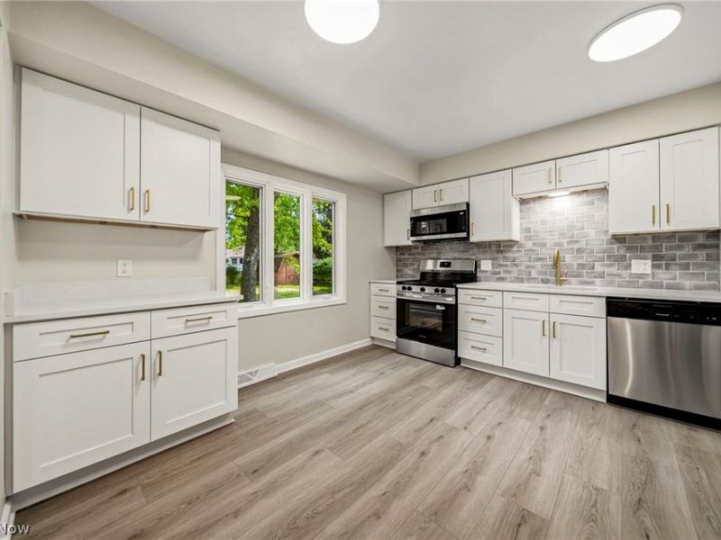 32705 W Nimrod Street, Solon, OH 44139 Photo 2