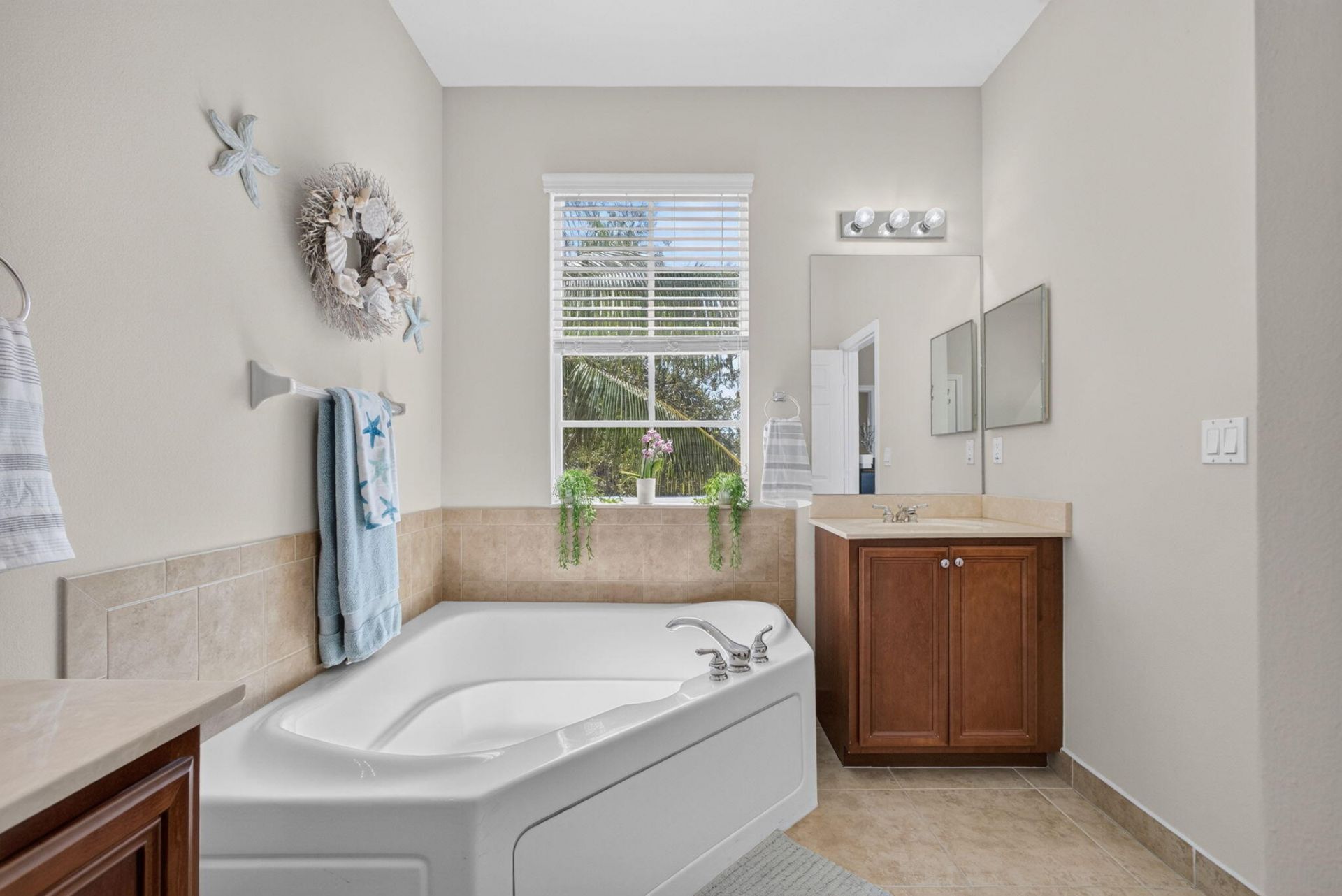 128 W Royal Palm Circle, Unit 101, Jupiter, FL 33458 Photo