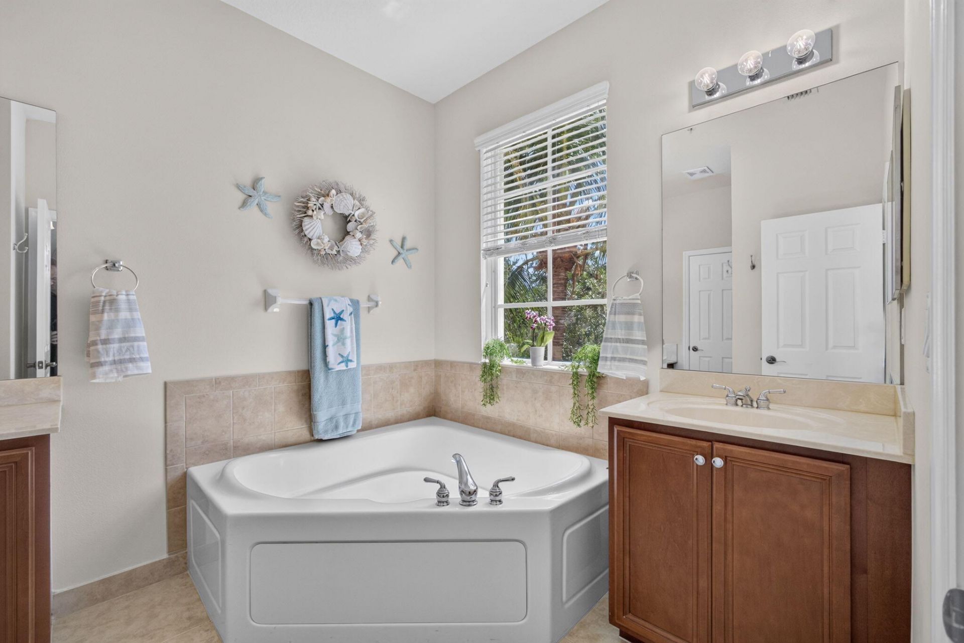 128 W Royal Palm Circle, Unit 101, Jupiter, FL 33458 Photo
