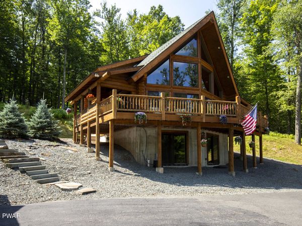 148 Tanbark Drive , Greentown, PA 18426