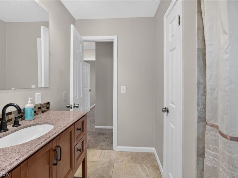 25077 Deerfield Drive, North Olmsted, OH 44070 Photo 12