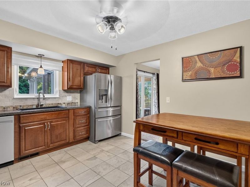 25077 Deerfield Drive, North Olmsted, OH 44070 Photo 4