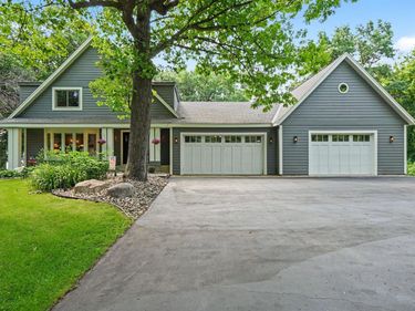 5710 Oakview Lane N, Plymouth, MN 55442