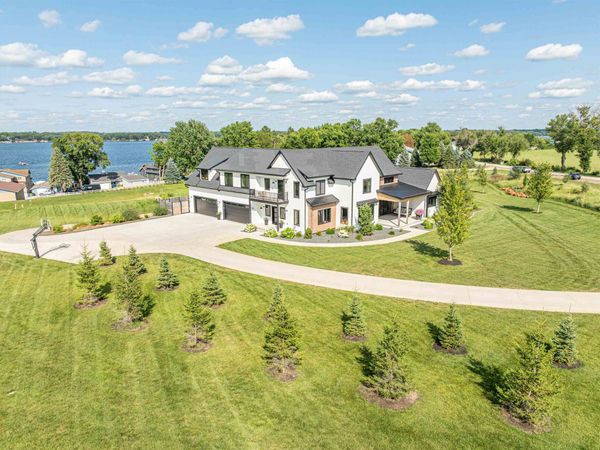 20548 168th Street , Spirit Lake, IA 51360