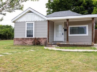 936 E Cantey Street , Fort Worth, TX 76104