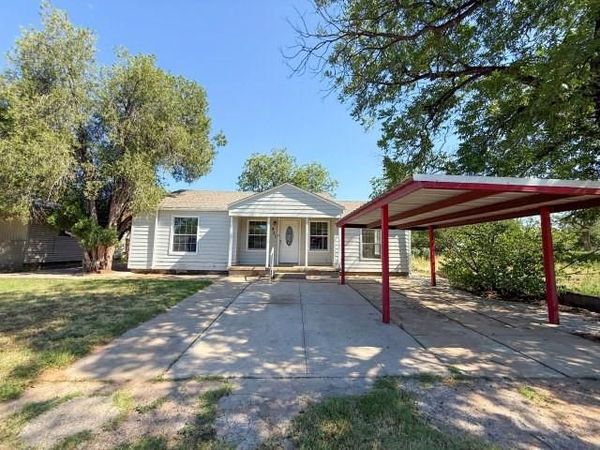 937 E 16th Street , Colorado City, TX 79512