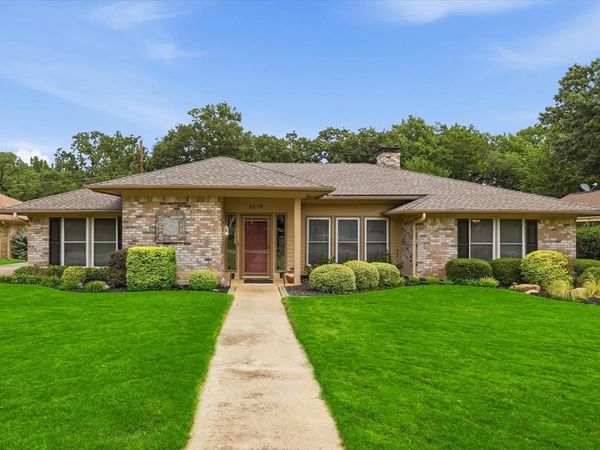 2816 N Creekwood Drive, Grapevine, TX 76051