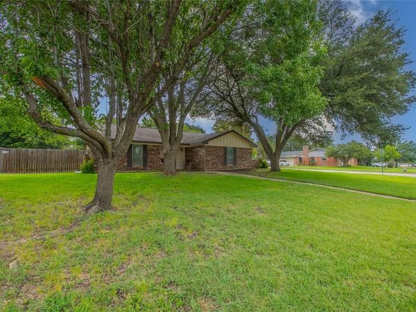 1311 Glenhaven Drive , Cleburne, TX 76033