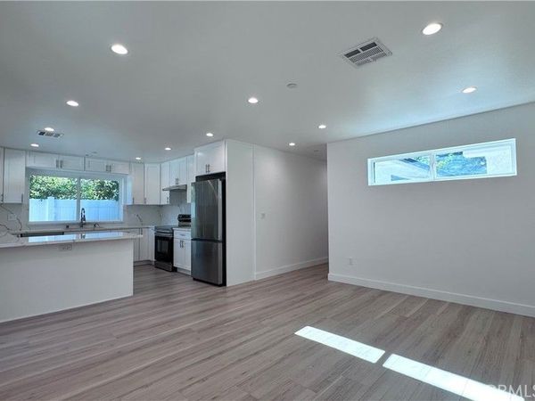 2135 N Brighton St., Unit 101, Burbank, CA 91504